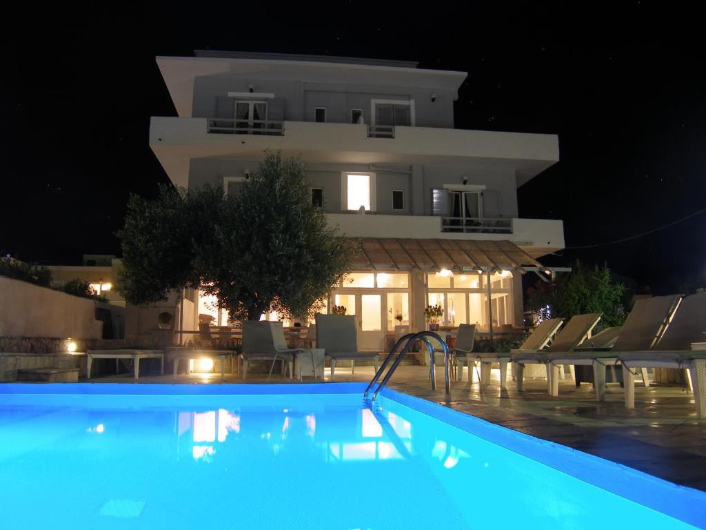 Bazén v ubytování Syros Holidays nebo v jeho okolí