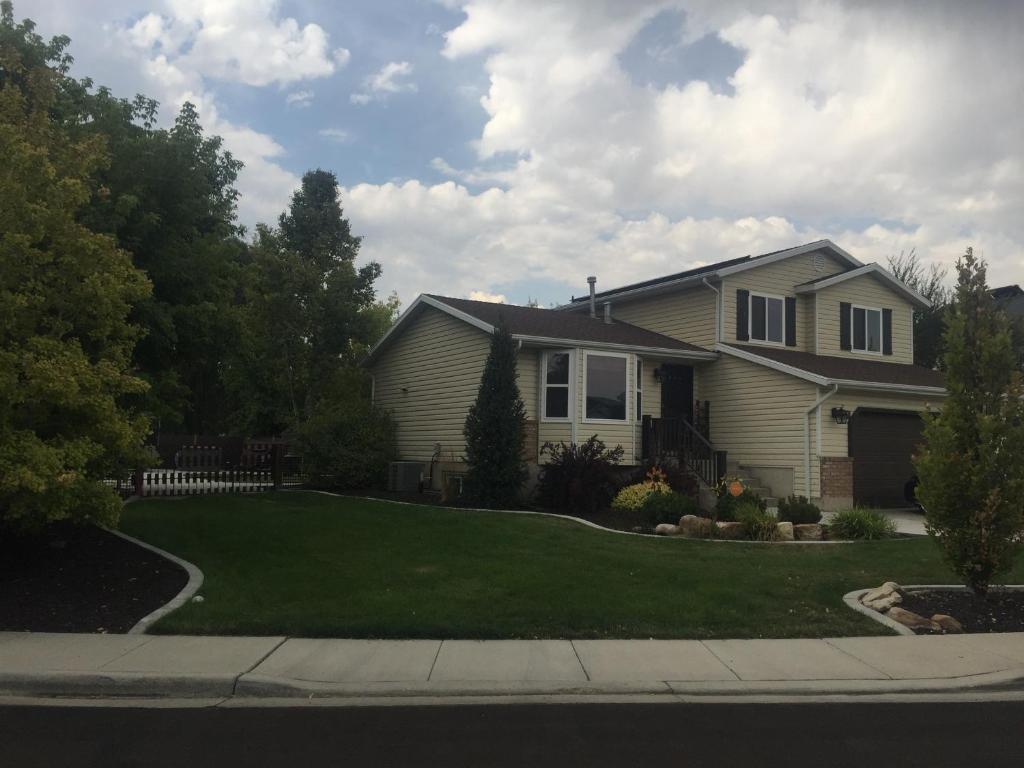 2291 Red Robin Road - Housity