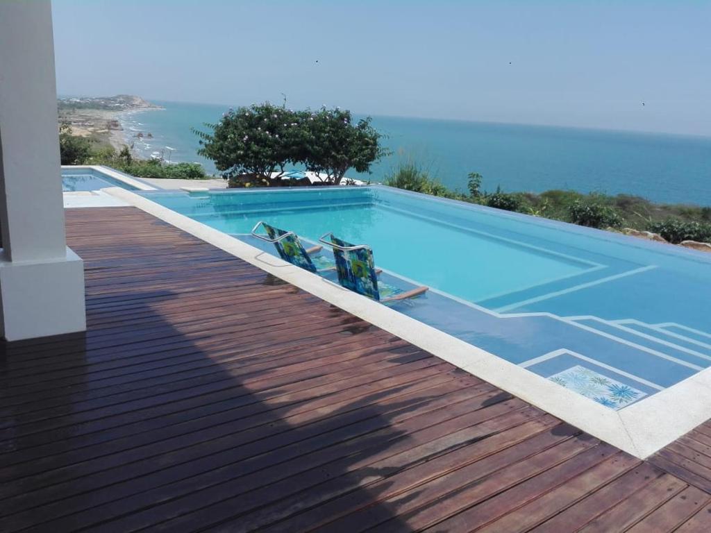 Bazén v ubytování Frente al Mar nebo v jeho okolí