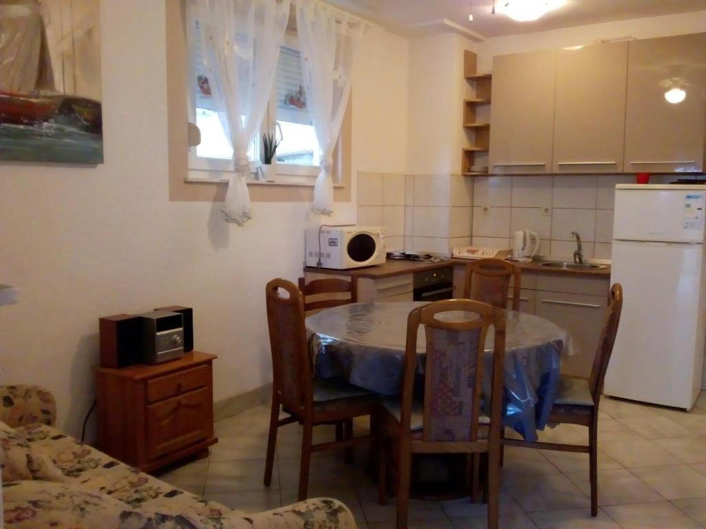 Kuchyň nebo kuchyňský kout v ubytování Apartments Brčić
