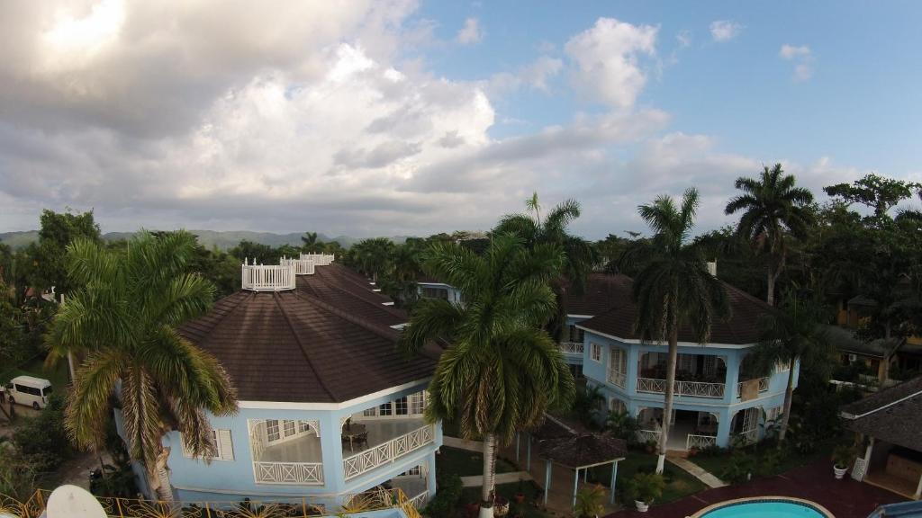Bazén v ubytování Beachcomber Club Resort nebo v jeho okolí