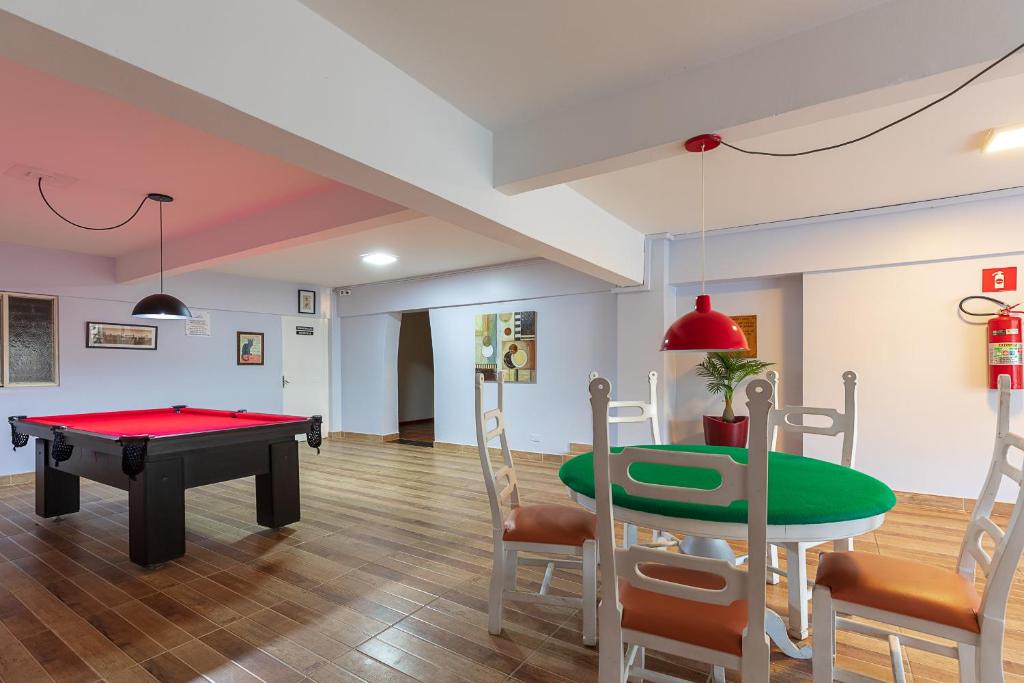 Biliár nebo kulečník v ubytování Iguassu Flats Hotel