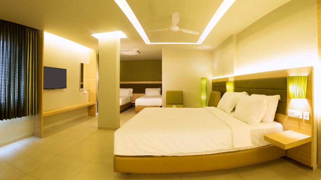 Postel nebo postele na pokoji v ubytování KVM Hotels Srirangam