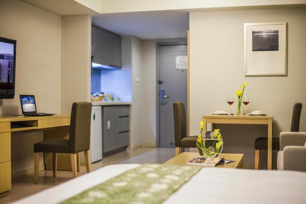 TV a/nebo společenská místnost v ubytování Citadines Zhuankou Wuhan