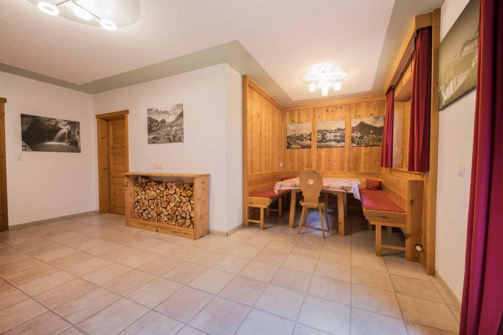 Fotografia z galérie ubytovania Stubaier Gletscher XL Apartments Residenz Haus Alpenkönig Ferienwohnungen im alpinen Charme Stubai super Card Inklusive v Neustift im Stubaital
