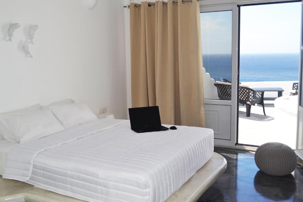 Postel nebo postele na pokoji v ubytování Golden Beach Resort Anafi