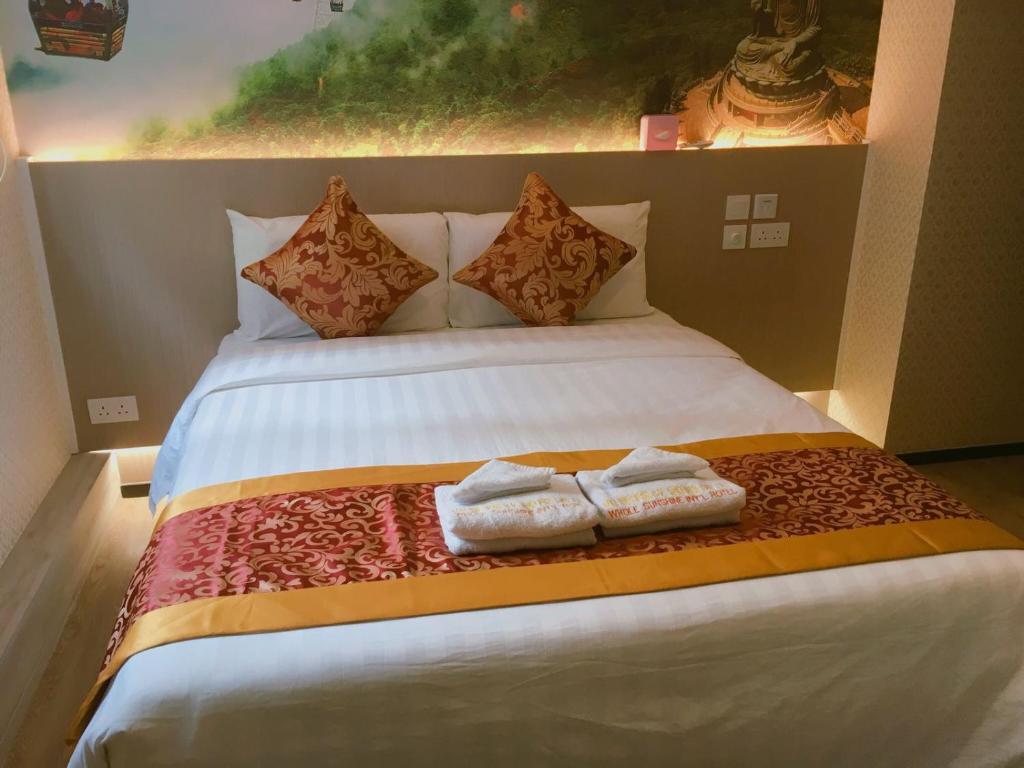 Postel nebo postele na pokoji v ubytování Whole Sunshine International Hotel