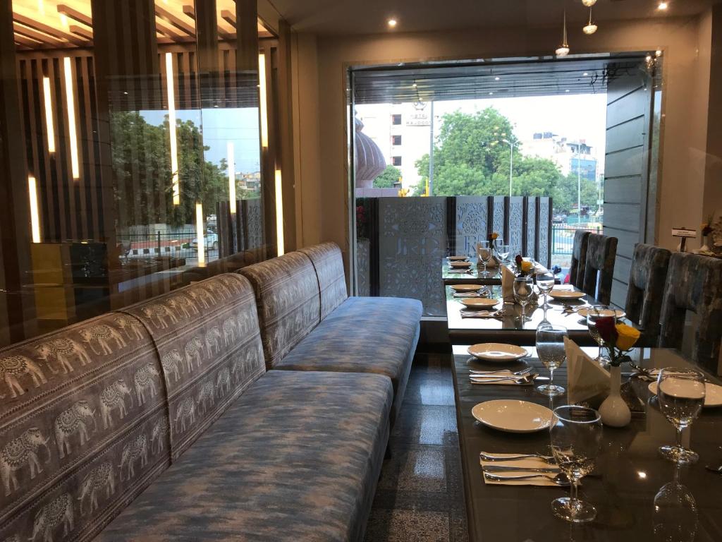 Posezení v ubytování JRD Pride-Business Hotel