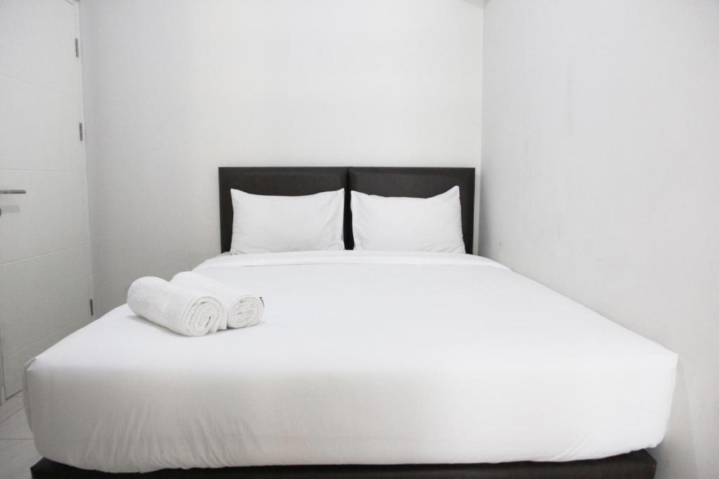 2BR with Sofa Bed The Springlake Summarecon Bekasi Apartment By Travelio - Two-Bedroom Apartment