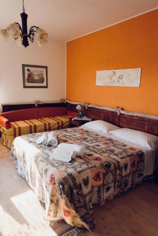 Un pat sau paturi într-o cameră la Red Fenice