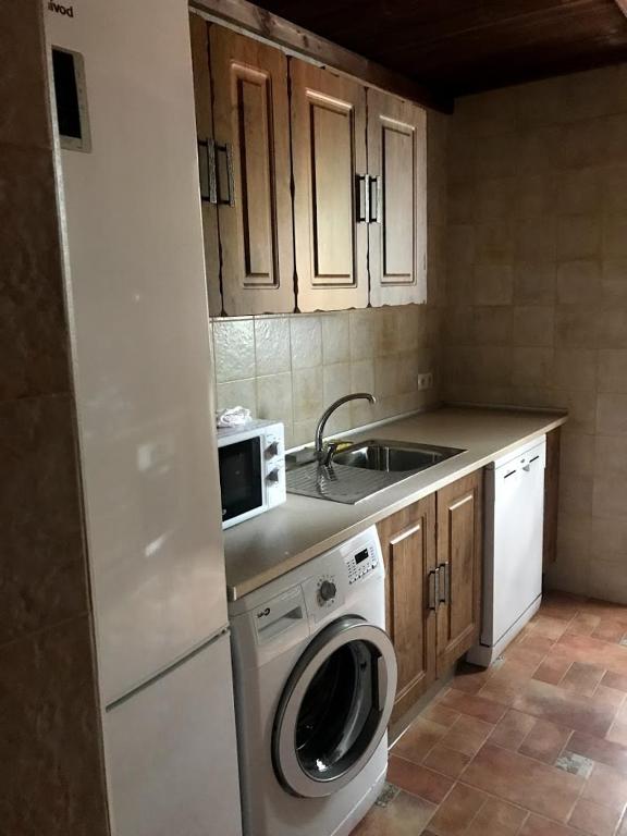 Kuchyň nebo kuchyňský kout v ubytování VTAR Don Benito, su casa rural en Gilena