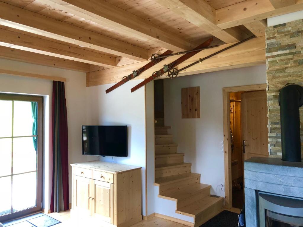 TV a/nebo společenská místnost v ubytování Almhaus & Almchalet Flattnitz