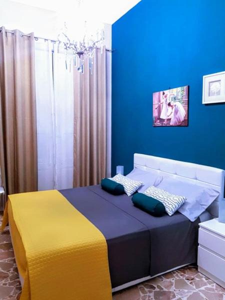 Łóżko lub łóżka w pokoju w obiekcie Corte Degli Aranci House