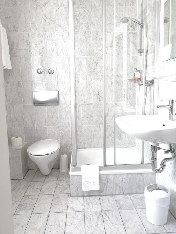 Hotel Bayerischer Hof - Standard Single Room