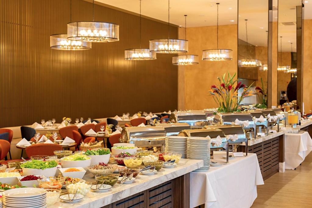 Comida no hotel ou em algum lugar perto