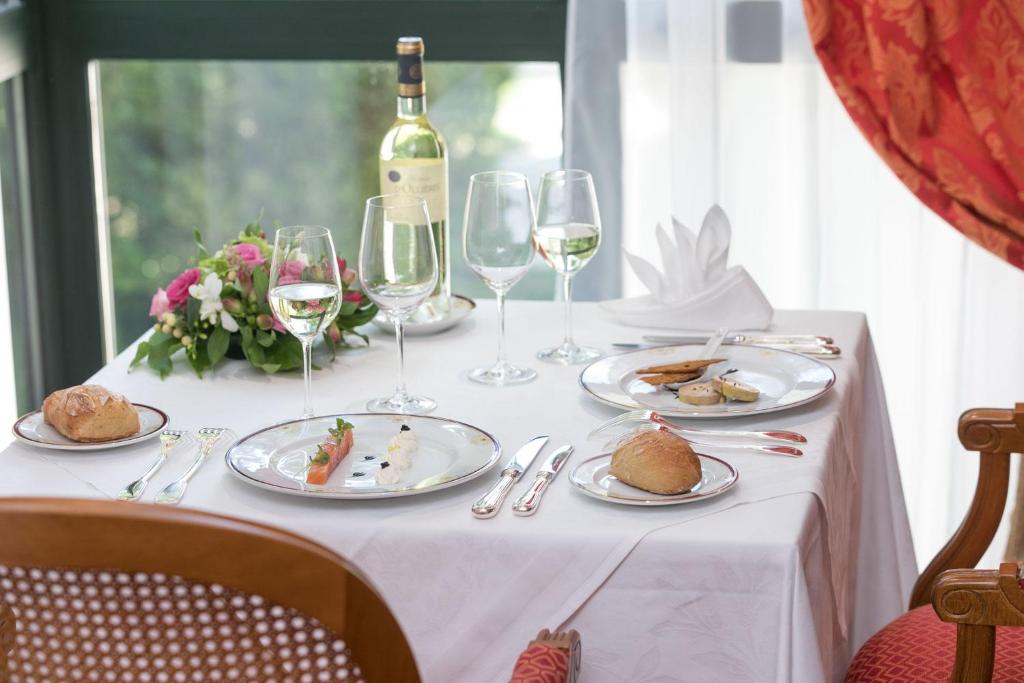 Restaurant ou autre lieu de restauration dans l'établissement Médicis Home Paray le Monial