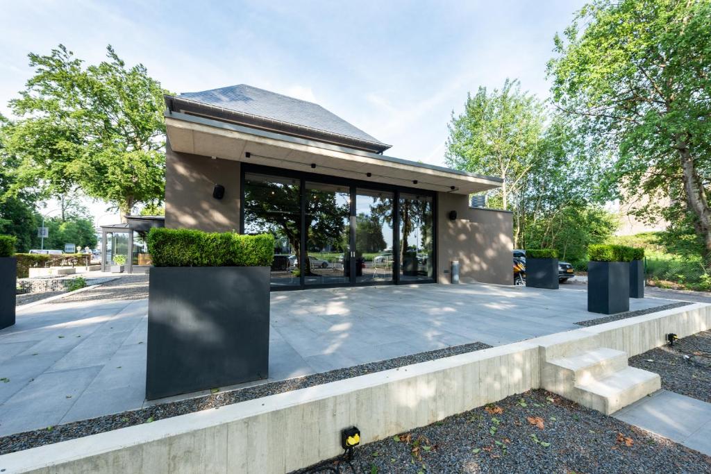 Airfield Living - Airport - Resim 26