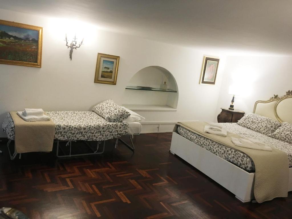 A bed or beds in a room at Foro Romano Apartments A