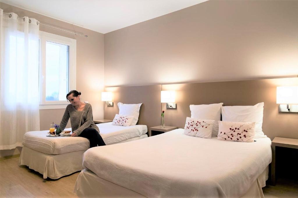 Postel nebo postele na pokoji v ubytování Logis Hôtel & Restaurant Le Pardaillan