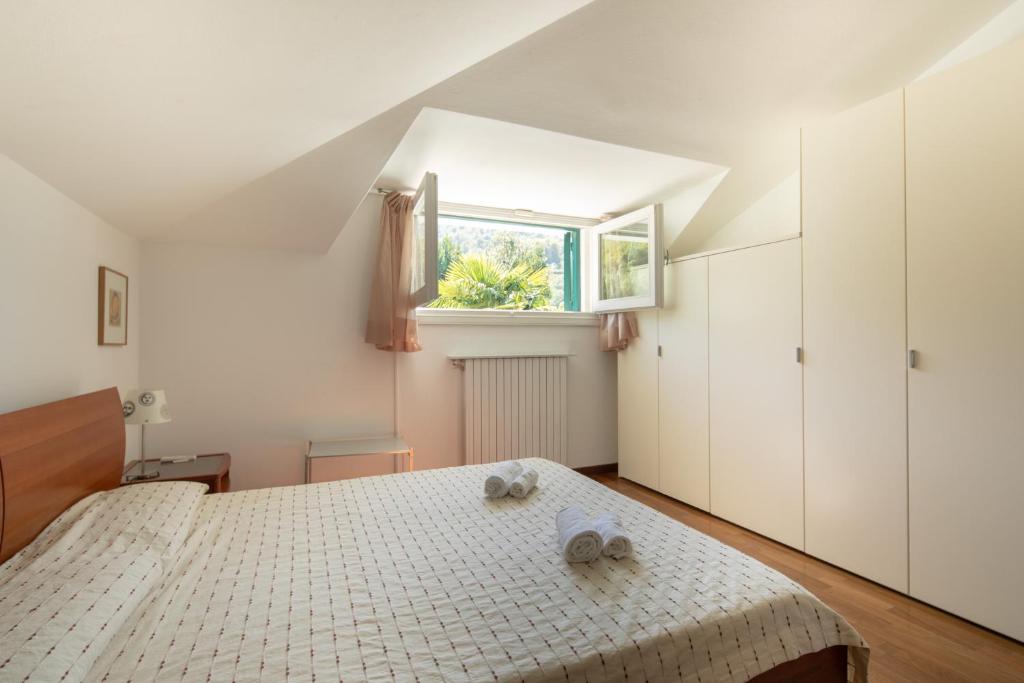 Łóżko lub łóżka w pokoju w obiekcie Villa Lunense by VacaVilla
