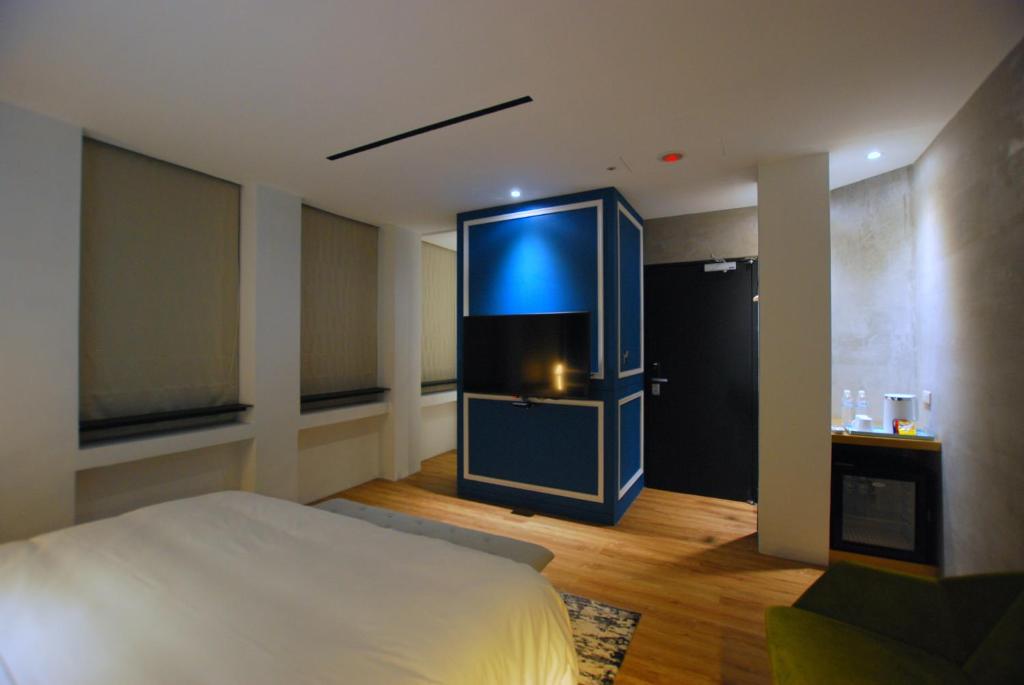 Postel nebo postele na pokoji v ubytování 小小邸 Small Hotel