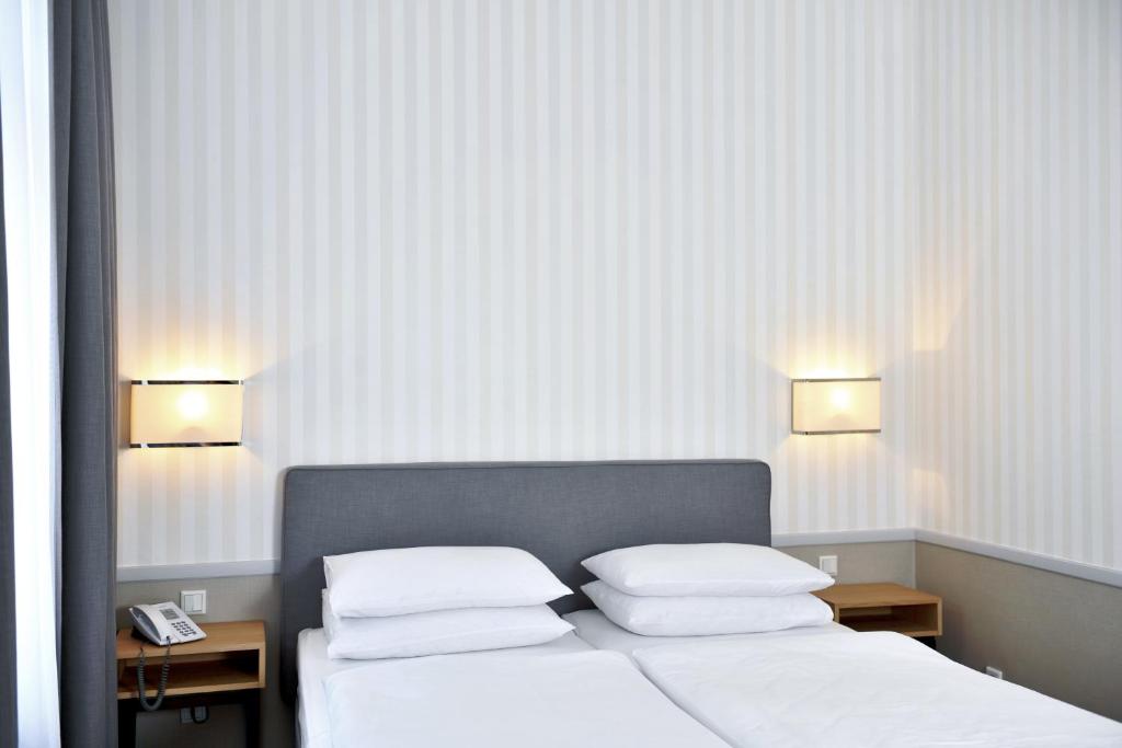 Postel nebo postele na pokoji v ubytování Hotel Kärntnerhof