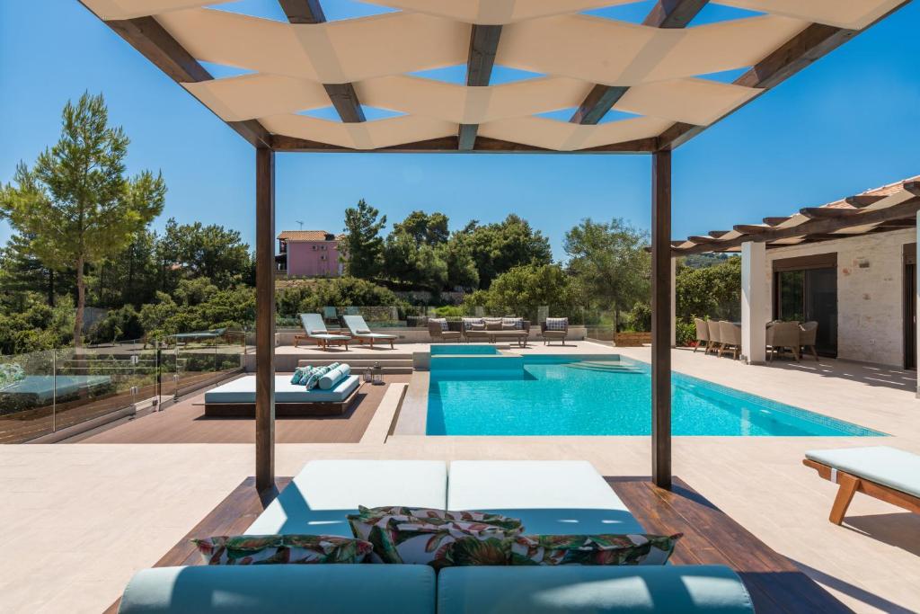 The swimming pool at or close to Porto Vasilikos Villas
