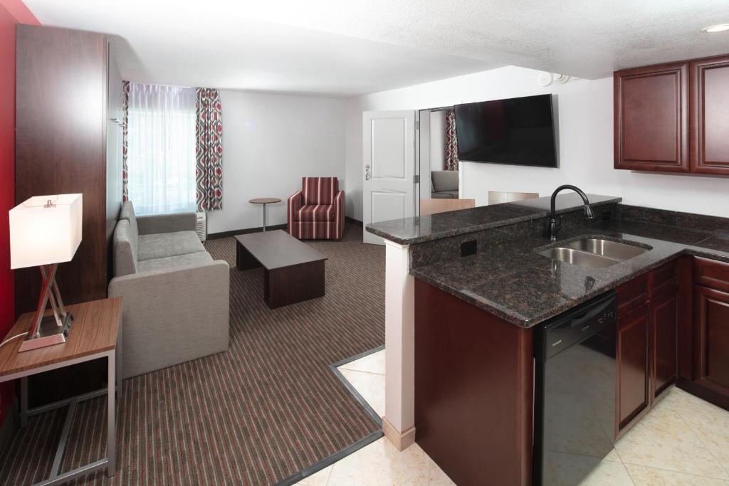 Red Lion Hotel Orlando Lake Buena Vista South- Near Disney - Suite Ejecutiva