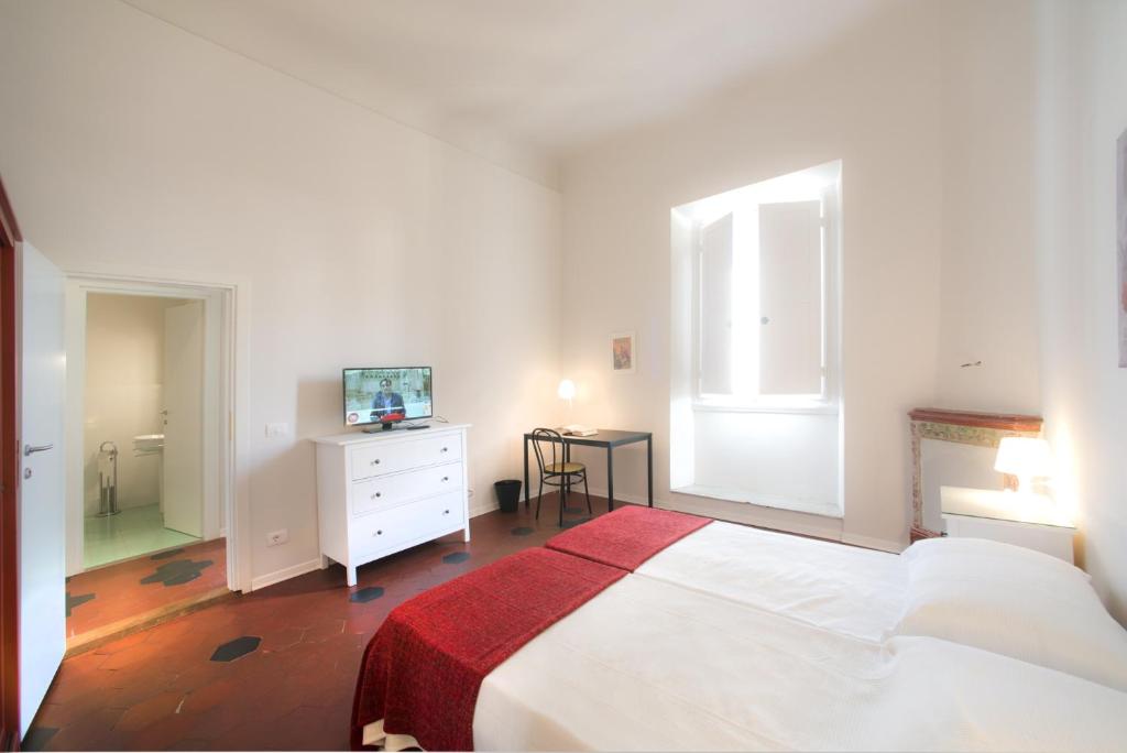 A bed or beds in a room at Florence Oasis