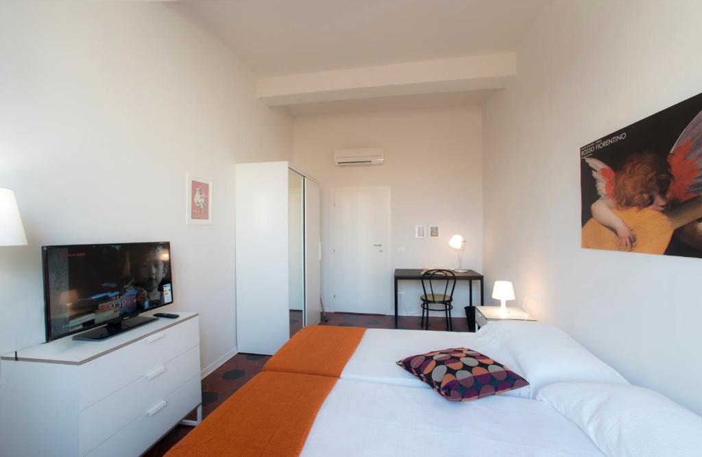 A bed or beds in a room at Florence Oasis