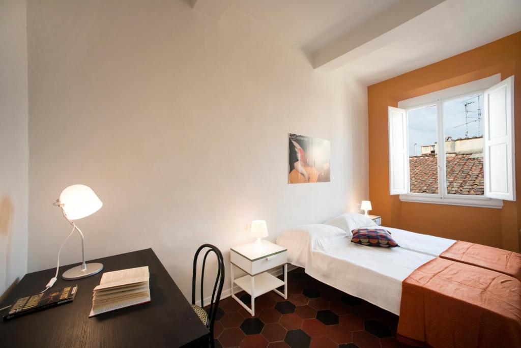 A bed or beds in a room at Florence Oasis