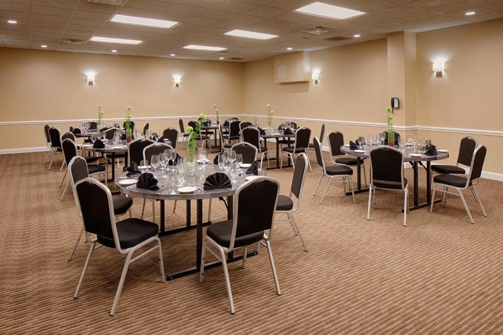 a conference room with tables and chairs in it at Red Lion Hotel Orlando Lake Buena Vista South- Near Disney in Kissimmee