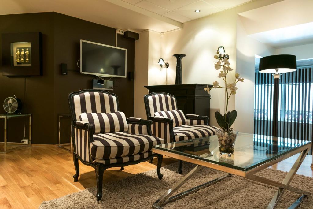 TV a/nebo společenská místnost v ubytování Quality Hotel Augustin