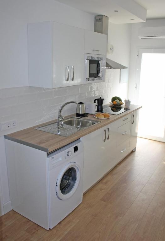 Apartamentos Angelita Plaza Beach - 8