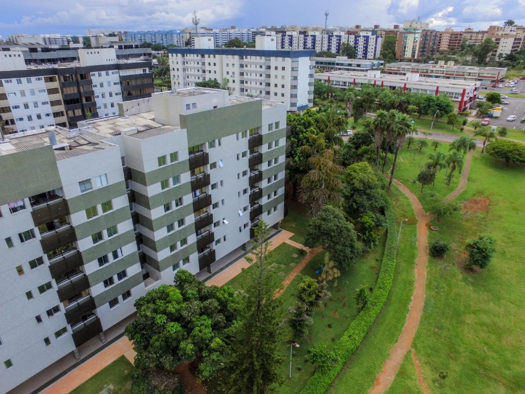 an aerial view of a city with tall buildings at Apartamento Sudoeste in Brasília