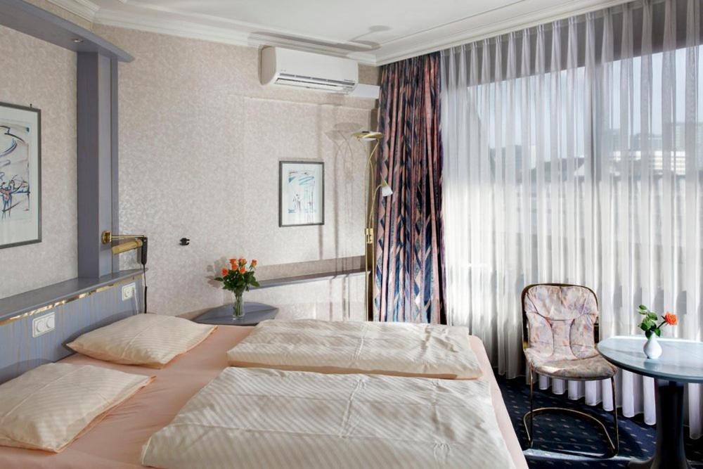 Postel nebo postele na pokoji v ubytování Hotel Senator Hamburg