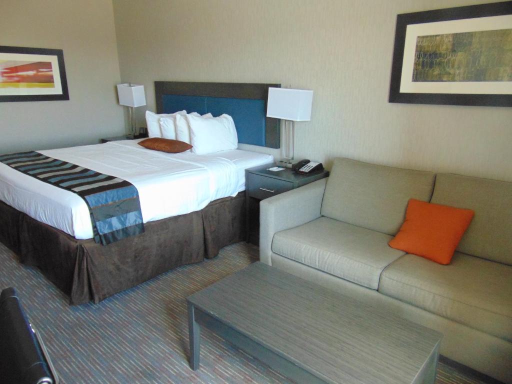 Wingate by Wyndham Lubbock - 1 King Bed, Hearing Accessible Suite, Non-Smoking