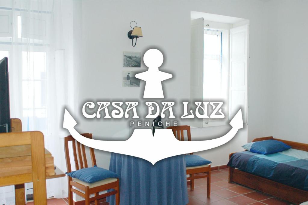 ペニシェにあるCasa da Luzのcyssx dhk lux の生活を読む看板付きの部屋