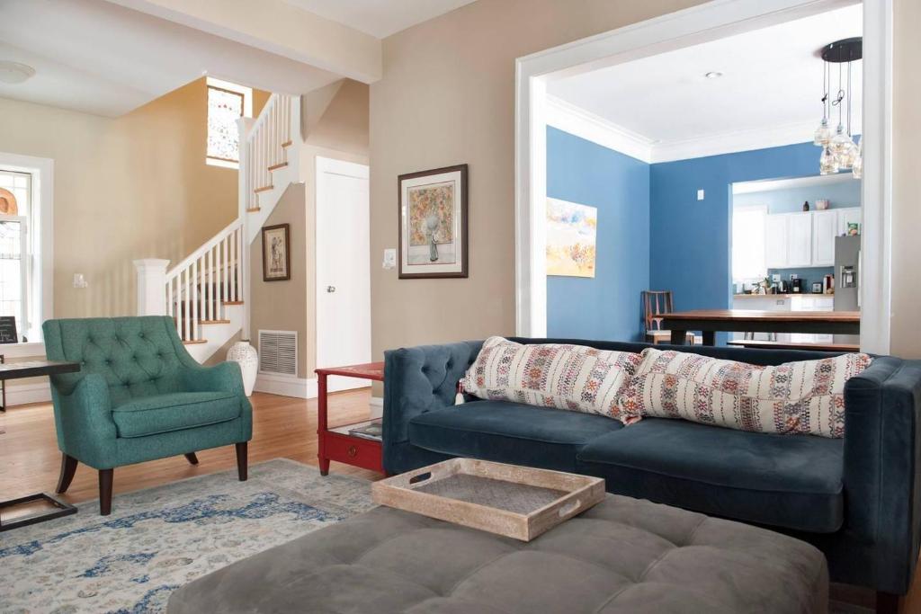 a living room with a couch and a chair at The Greenleaf House in Chicago