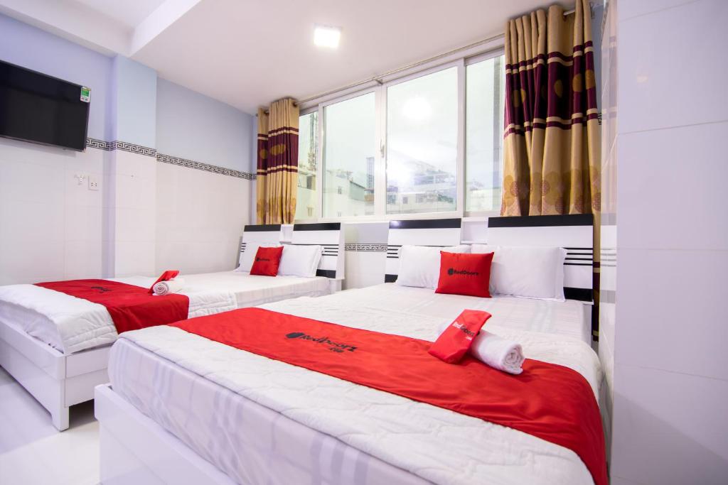 RedDoorz Plus near Ben Thanh Market