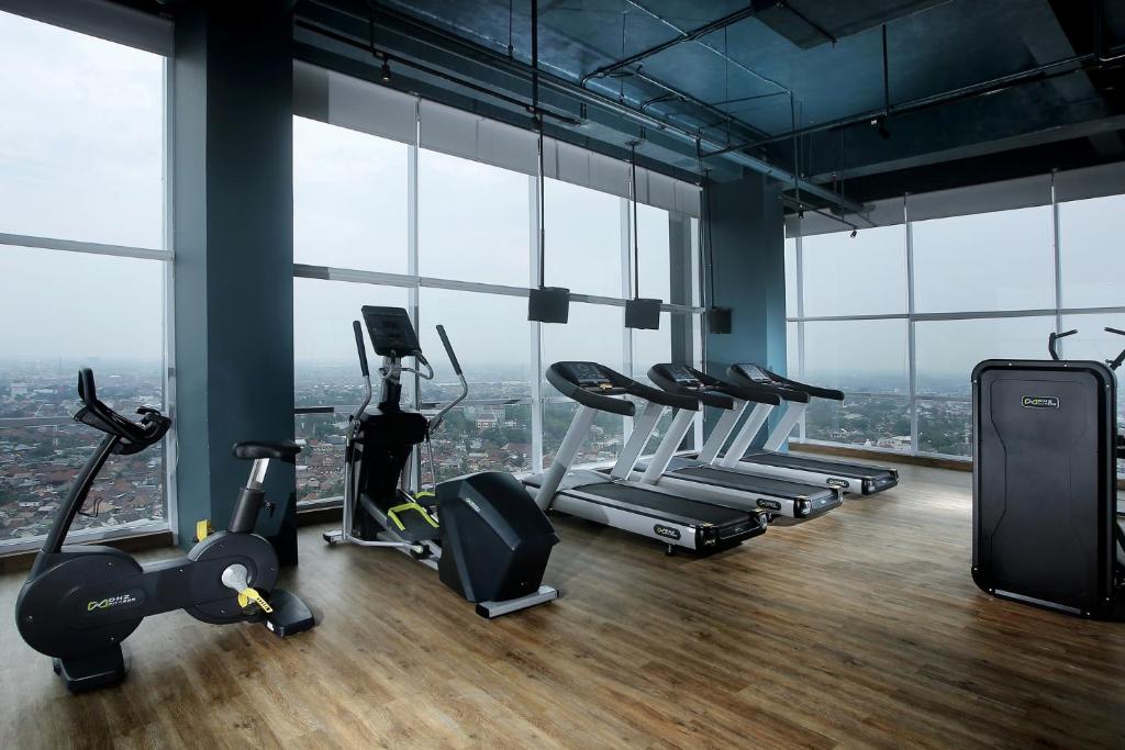 Fitness centrum a/nebo fitness zařízení v ubytování The Zuri Hotel Palembang