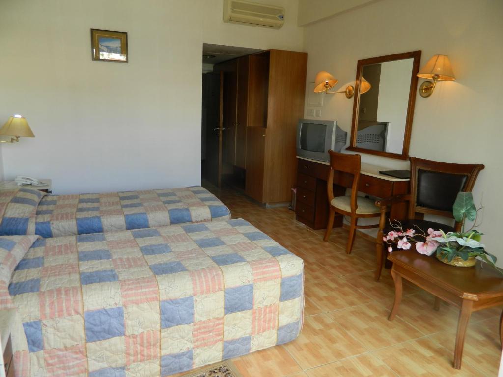 Postel nebo postele na pokoji v ubytování M. Moniatis Hotel