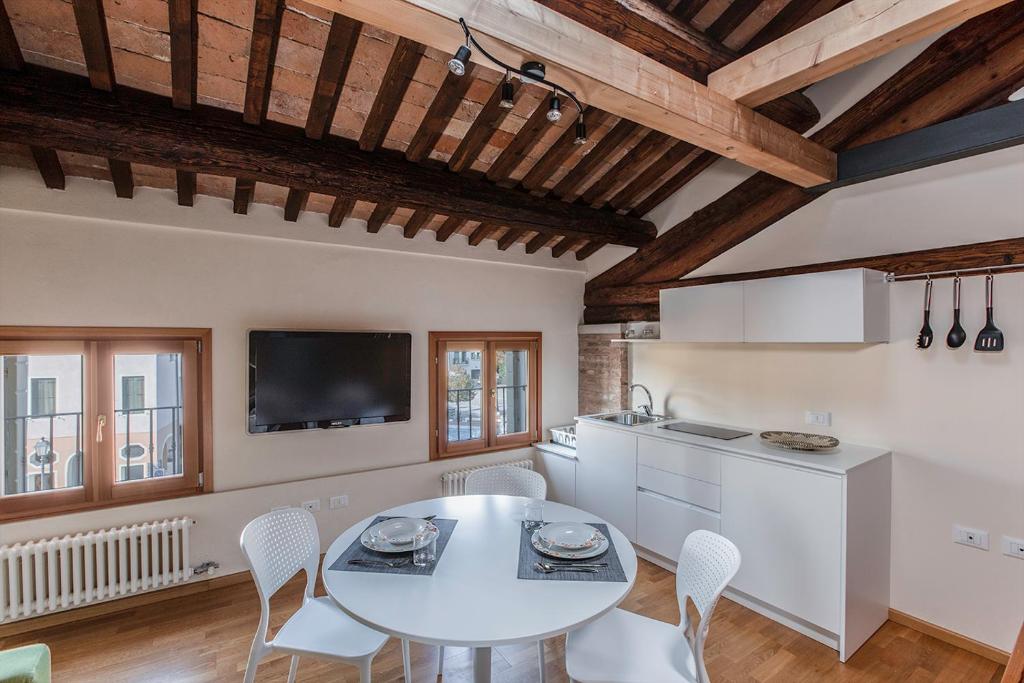 Televízia a/alebo spoločenská miestnosť v ubytovaní Loft Mirano (Alloggi alla Campana)