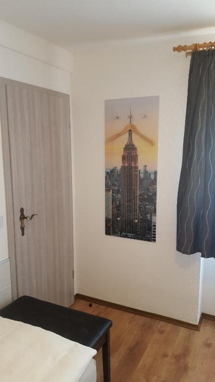 Postel nebo postele na pokoji v ubytování Gasthaus zum Hirschen