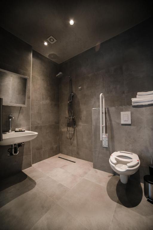 Hotel Bank - Double Room - Disability Access