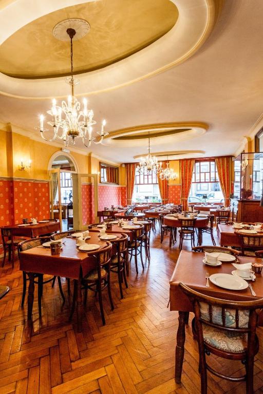 Restaurace v ubytování Avenue Hotel by F-Hotels