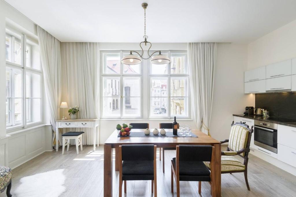 Stylish, Light-Filled Home in the Historic Center