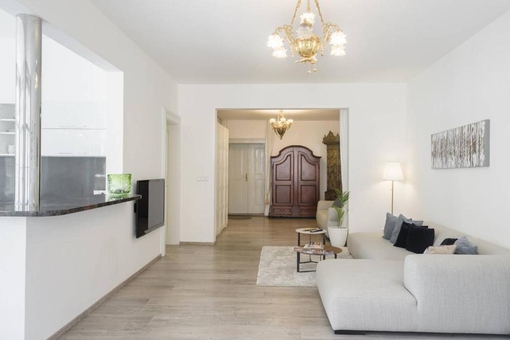 Stylish, Light-Filled Home in the Historic Center