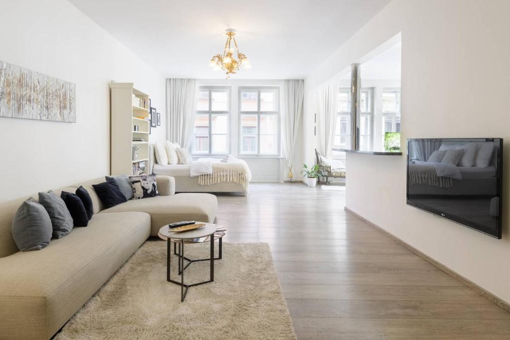 Stylish, Light-Filled Home in the Historic Center