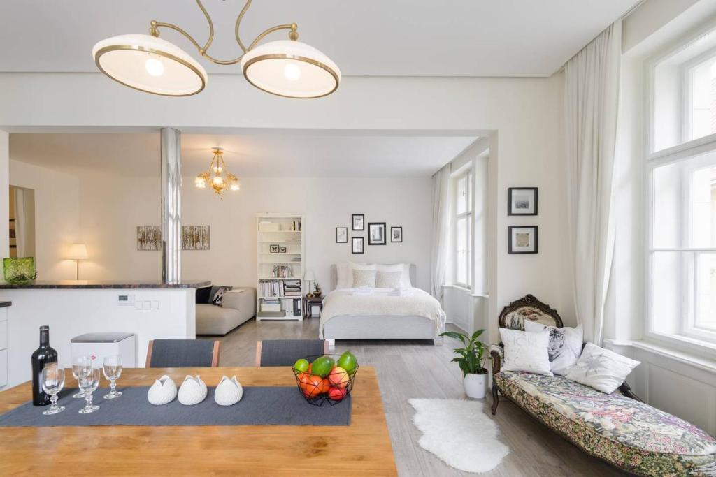 Stylish, Light-Filled Home in the Historic Center